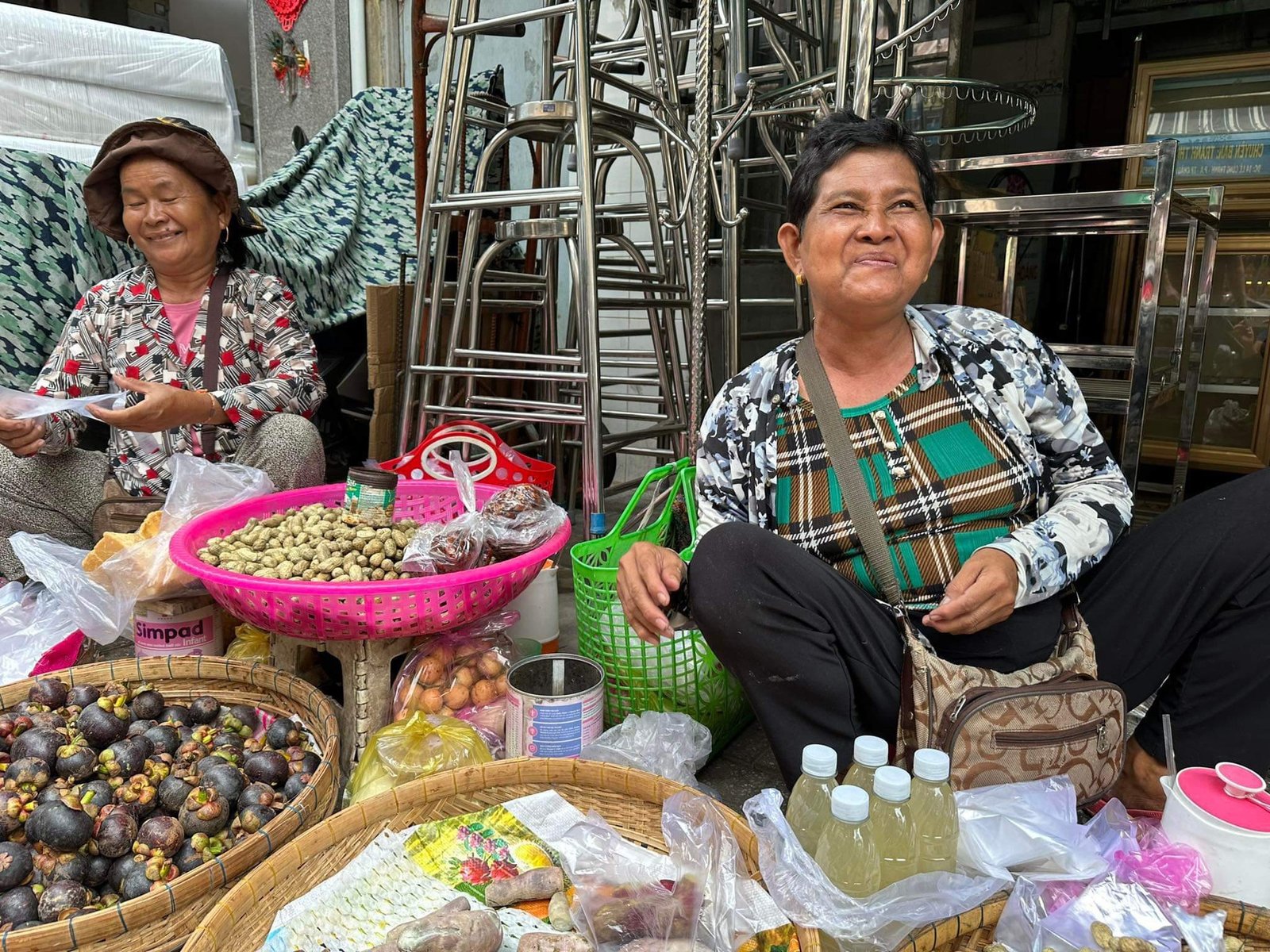 Ở Châu Đốc của An Giang có một cái chợ chồm hổm, tên nghe mắc cười, chợ này bán thứ gì?- Ảnh 5.