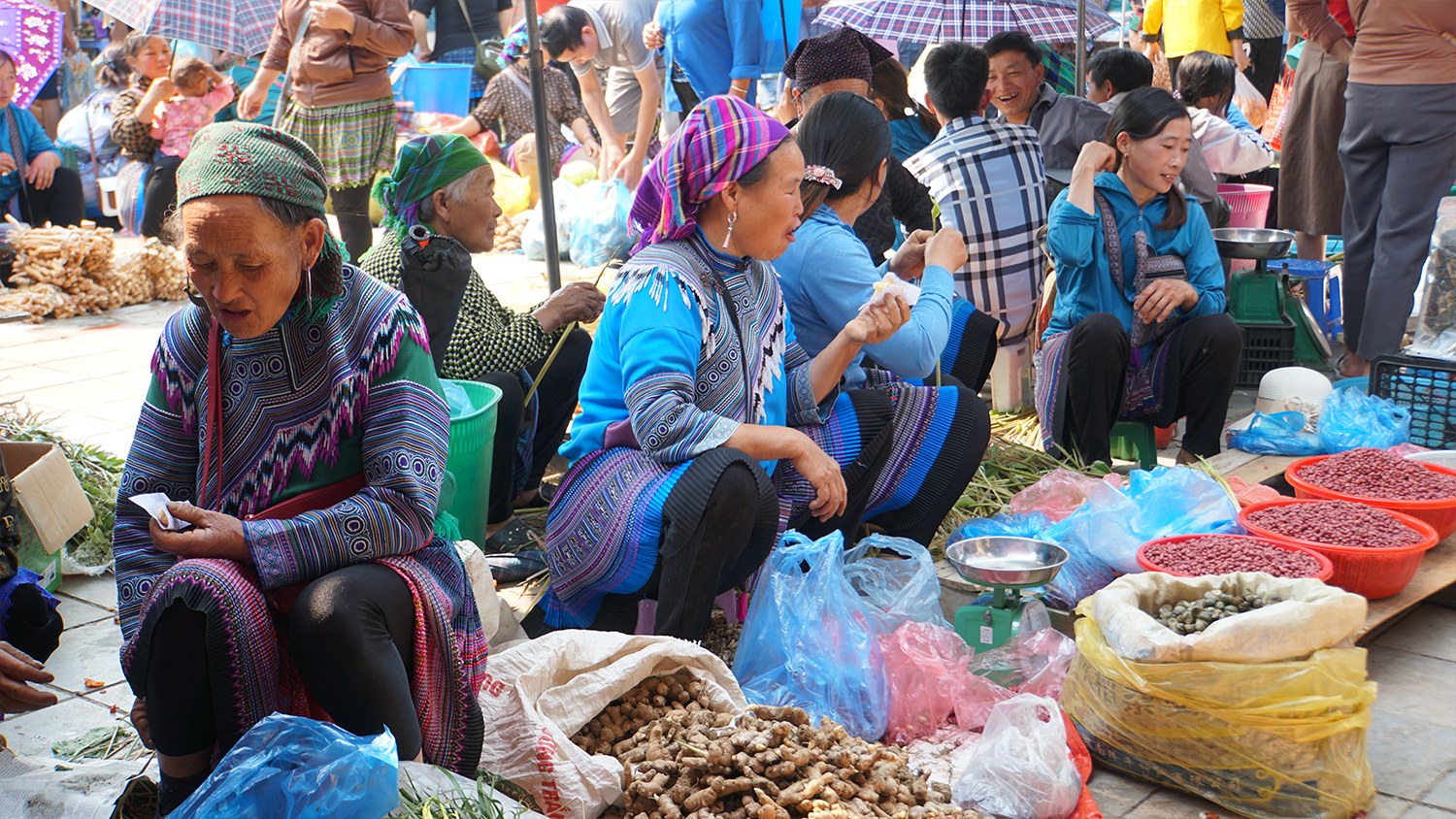 Lên Bắc Hà - cùng du khách khám phá sắc màu chợ phiên- Ảnh 3.