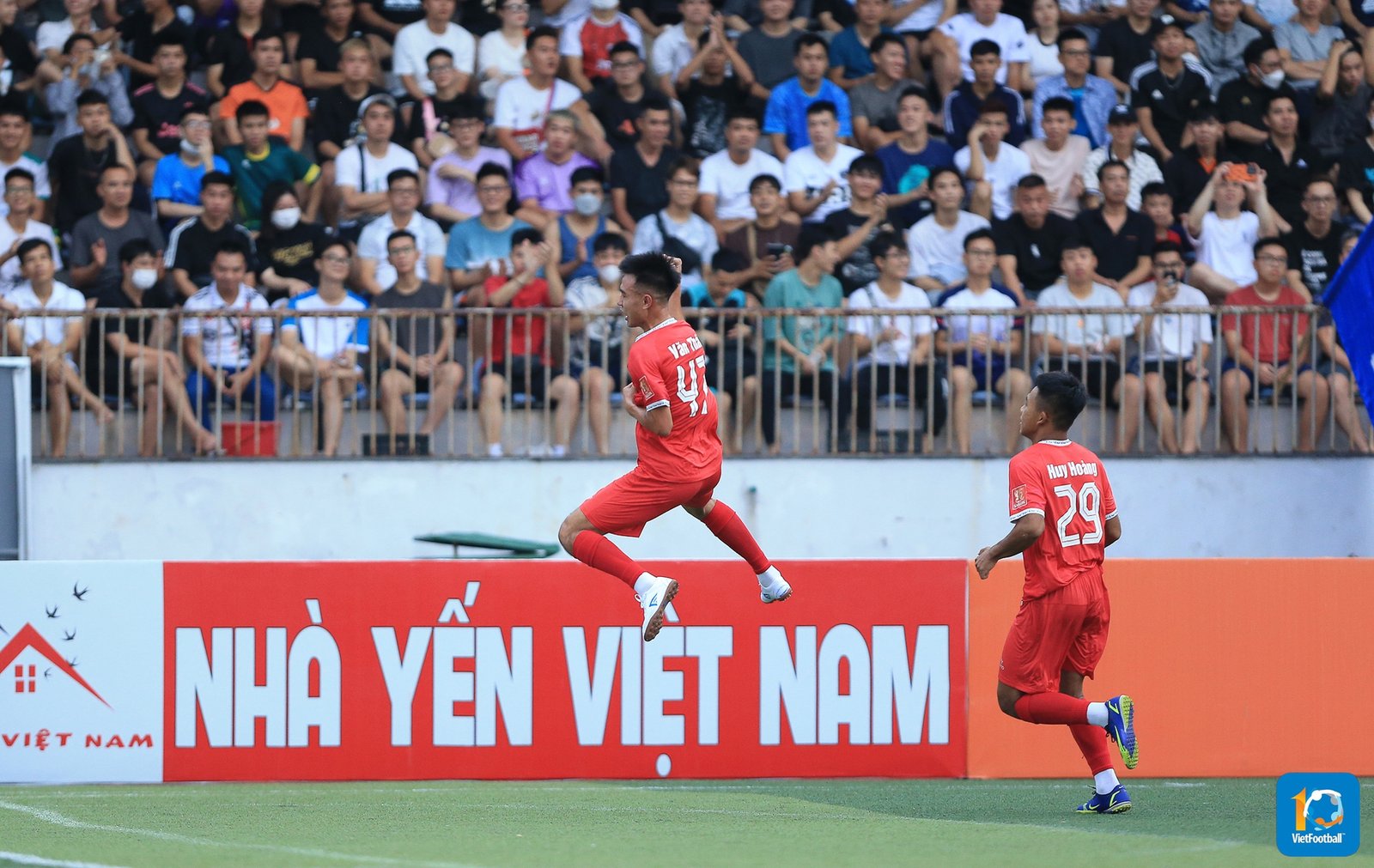 Phan Thái đang bay cao cùng Đại Từ khi anh liên tiếp nổ súng.