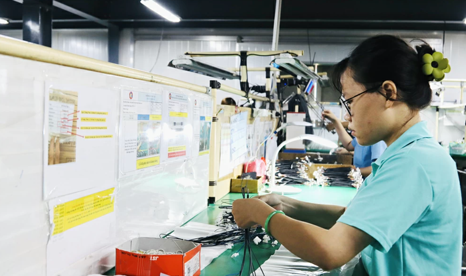 Sản xuất tại một doanh nghiệp ngành công nghiệp hỗ trợ ở TP.Biên Hòa. Ảnh:V.Gia Sản xuất tại một doanh nghiệp ngành công nghiệp hỗ trợ ở TP.Biên Hòa. Ảnh:V.Gia