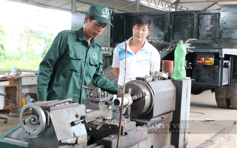 Công nhân chế tạo cơ khí tại một doanh nghiệp ở Đồng Nai. Ảnh: Nguyên Vỹ