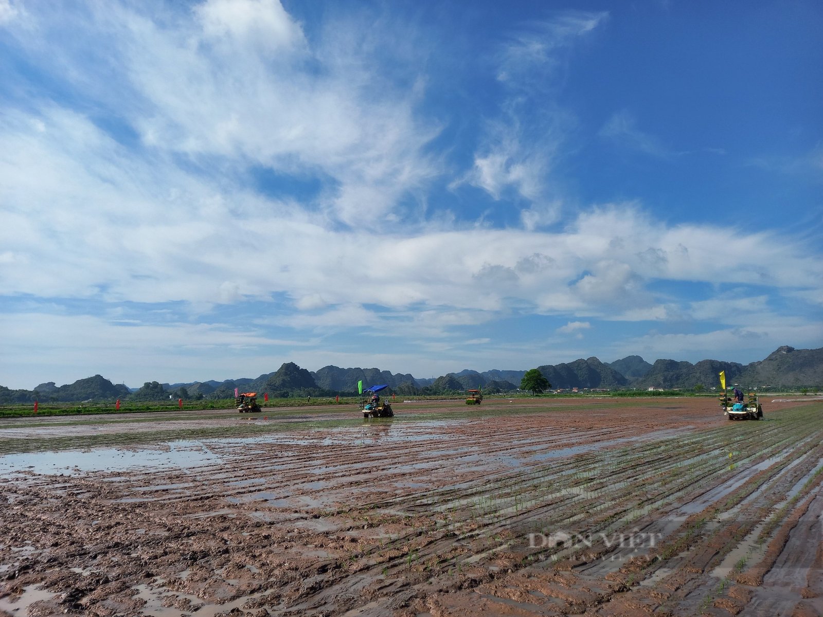 Máy nông nghiệp, thiết bị công nghệ hiện đại trong sản xuất nông nghiệp trình diễn tại Ninh Bình, có cả máy cấy- Ảnh 3.