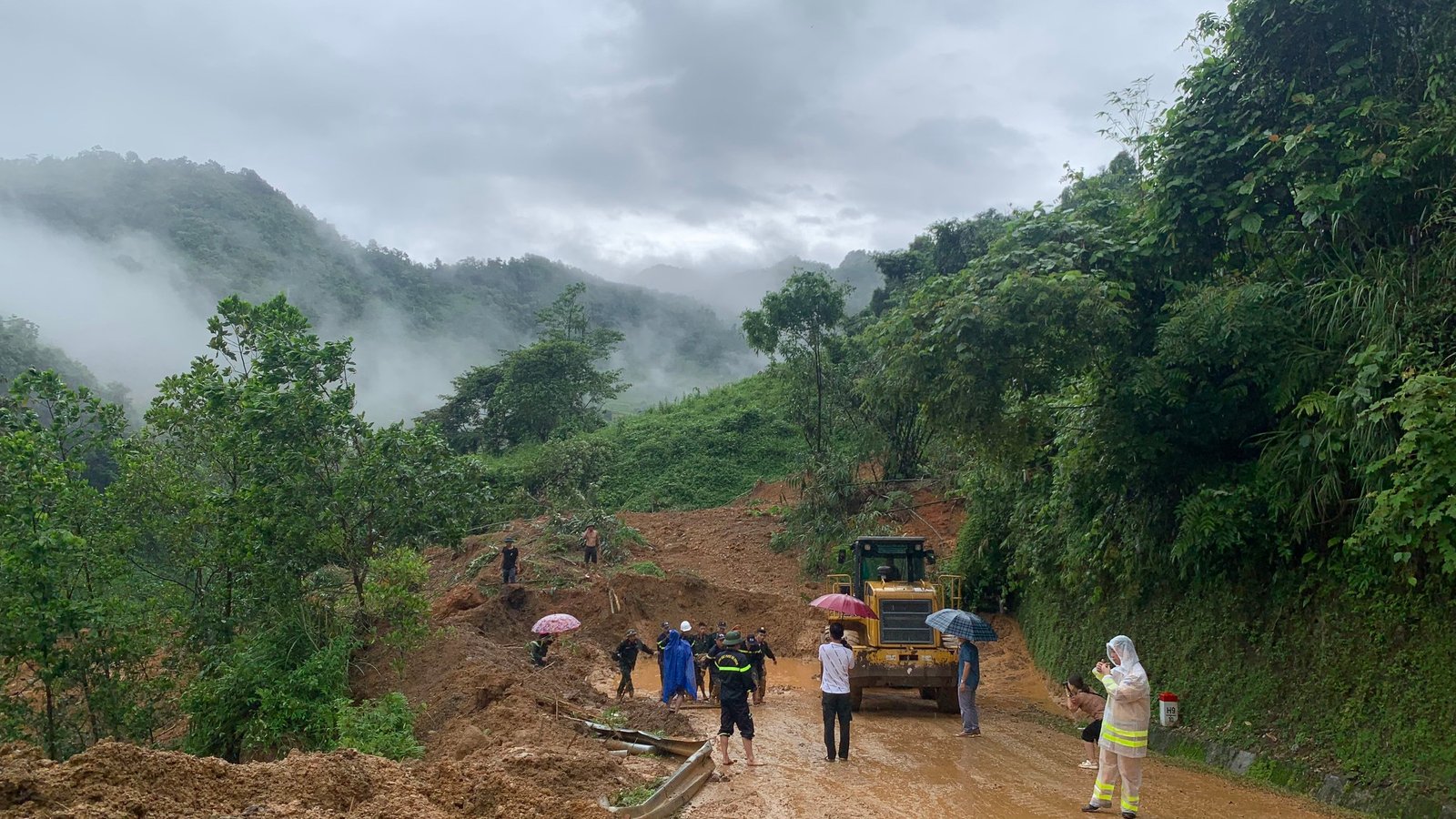 TIN NÓNG 24 GIỜ QUA: Giết người nghi do ghen tuông; phá thêm đường dây cá độ bóng đá trăm tỷ- Ảnh 11.