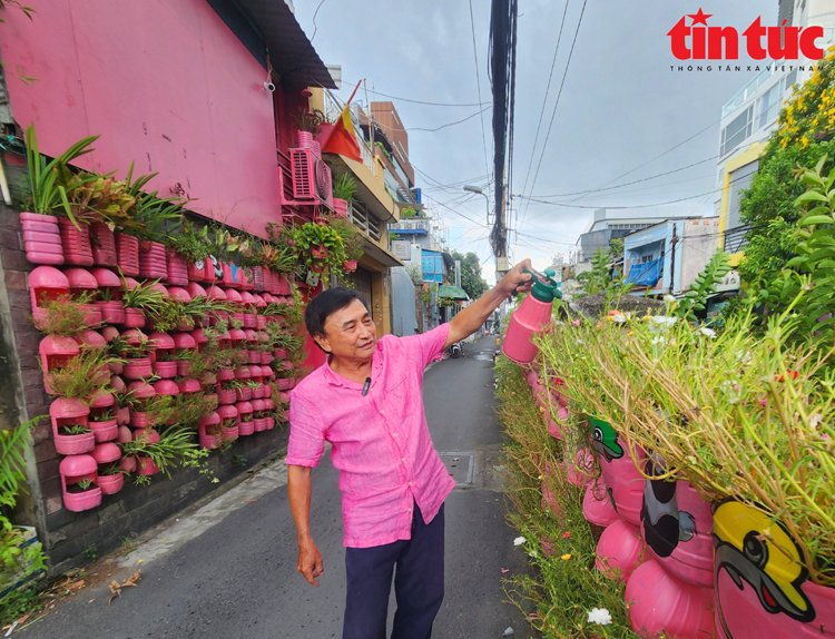 Dân tình săn tìm căn nhà màu hồng có hàng trăm chậu cây cảnh sơn màu hồng của một người Sài Gòn- Ảnh 10.