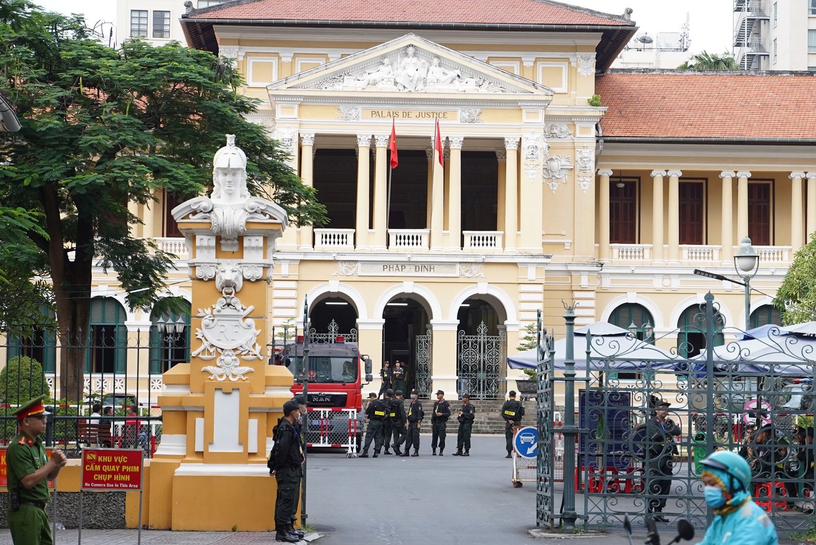 TIN NÓNG 24 GIỜ QUA: Tổng Giám đốc Việt Á Phan Quốc Việt được giảm án; anh đâm em ruột tử vong- Ảnh 5. TIN NÓNG 24 GIỜ QUA: Tổng Giám đốc Việt Á Phan Quốc Việt được giảm án; anh đâm em ruột tử vong- Ảnh 5.