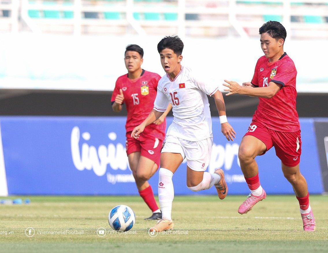 Kết quả U19 Việt Nam vs U19 Lào: Quang Dũng hoàn thành hat-trick siêu phẩm, U19 Việt Nam thắng đậm- Ảnh 3. Kết quả U19 Việt Nam vs U19 Lào: Quang Dũng hoàn thành hat-trick siêu phẩm, U19 Việt Nam thắng đậm- Ảnh 3.