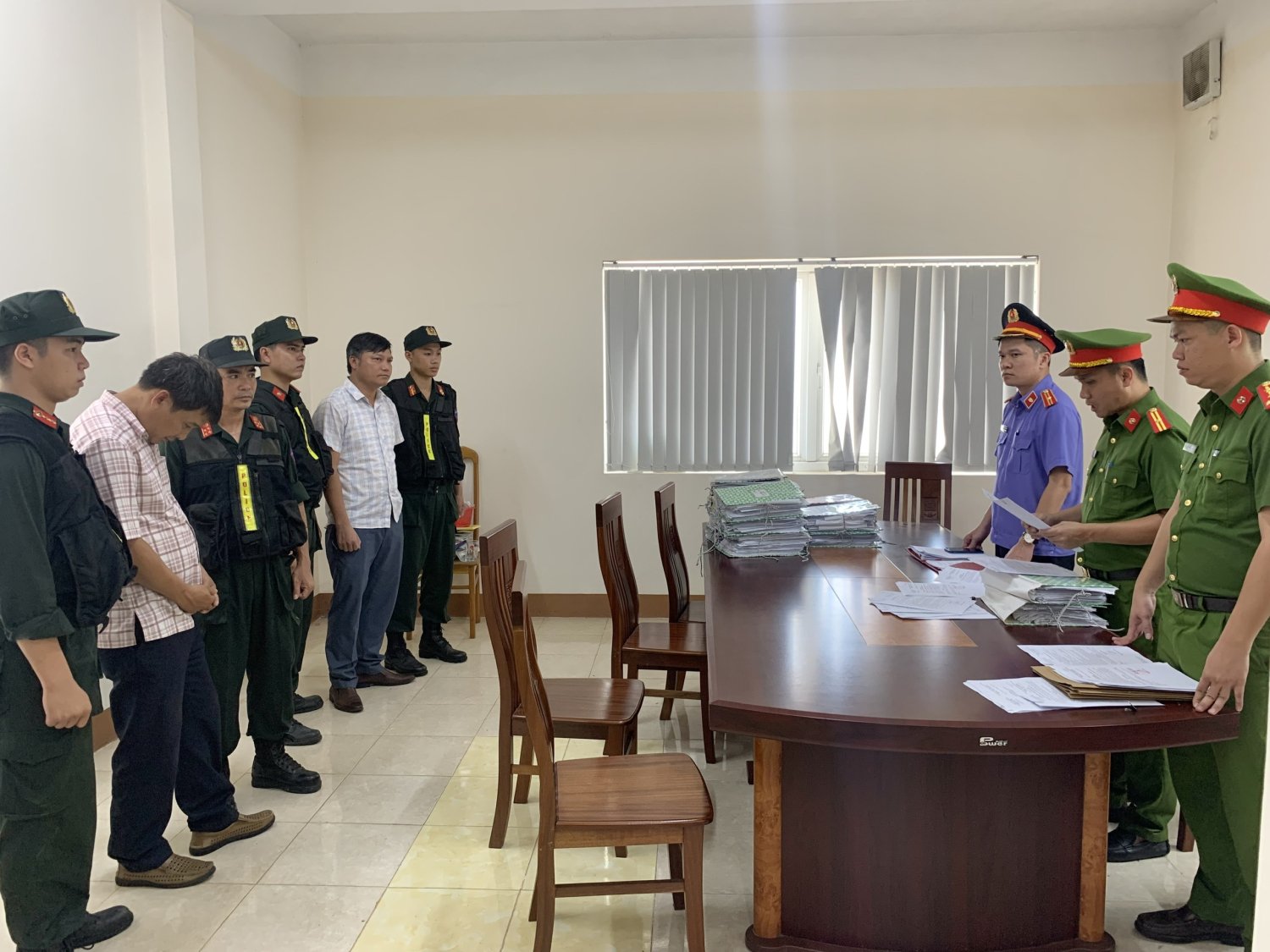 Cách chức tất cả các chức vụ trong Đảng với một Phó Chủ tịch huyện ở Quảng Trị- Ảnh 2. Cách chức tất cả các chức vụ trong Đảng với một Phó Chủ tịch huyện ở Quảng Trị- Ảnh 2.