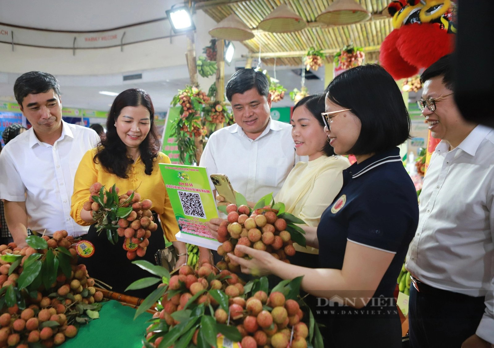 Loại quả ngon đất Thanh Hà của Hải Dương đầu vụ giá 100.000 đồng/kg, xuất khẩu đi Trung Quốc, Mỹ, Úc...- Ảnh 1.