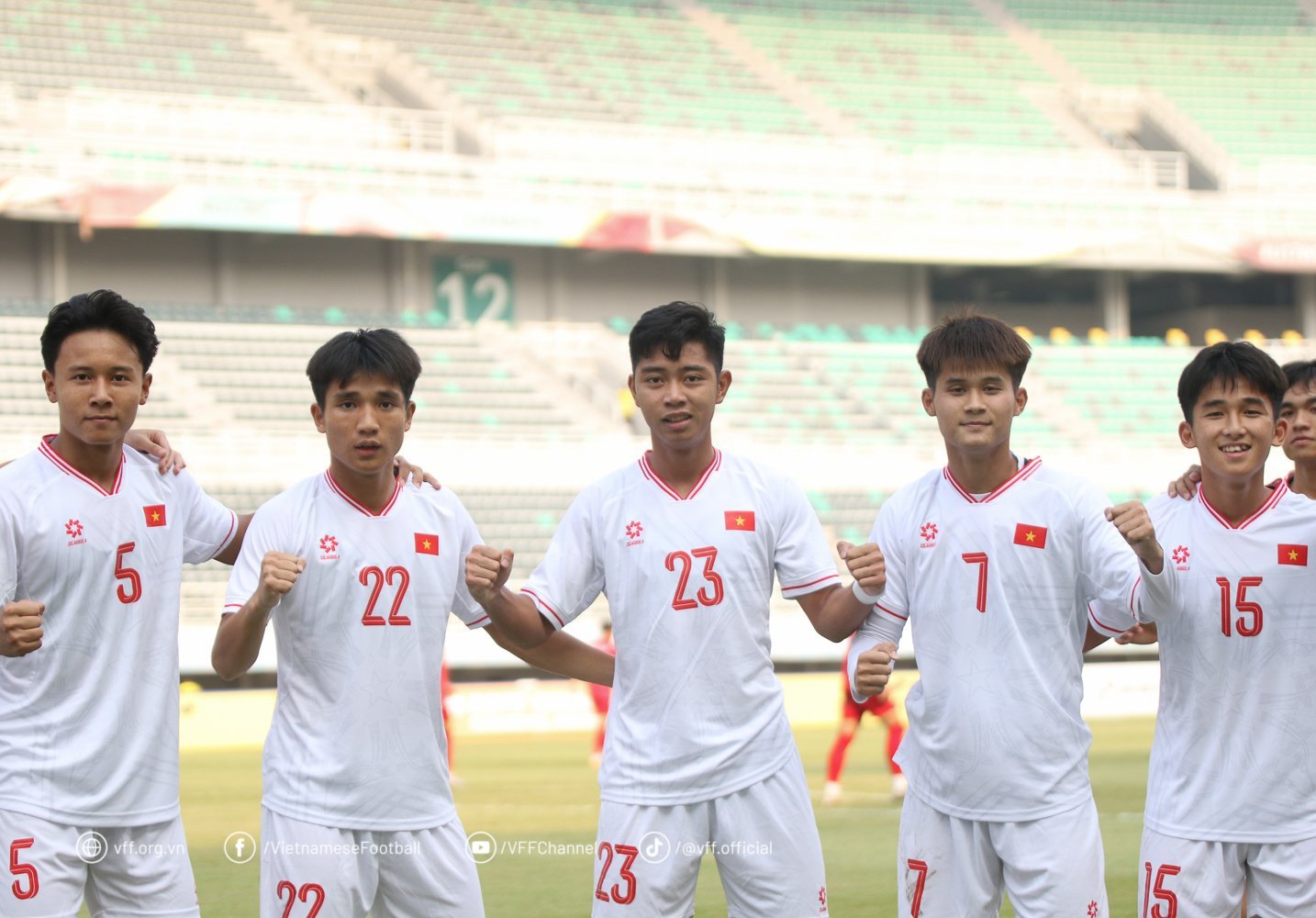 Kết quả U19 Việt Nam vs U19 Lào: Quang Dũng hoàn thành hat-trick siêu phẩm, U19 Việt Nam thắng đậm- Ảnh 2. Kết quả U19 Việt Nam vs U19 Lào: Quang Dũng hoàn thành hat-trick siêu phẩm, U19 Việt Nam thắng đậm- Ảnh 2.
