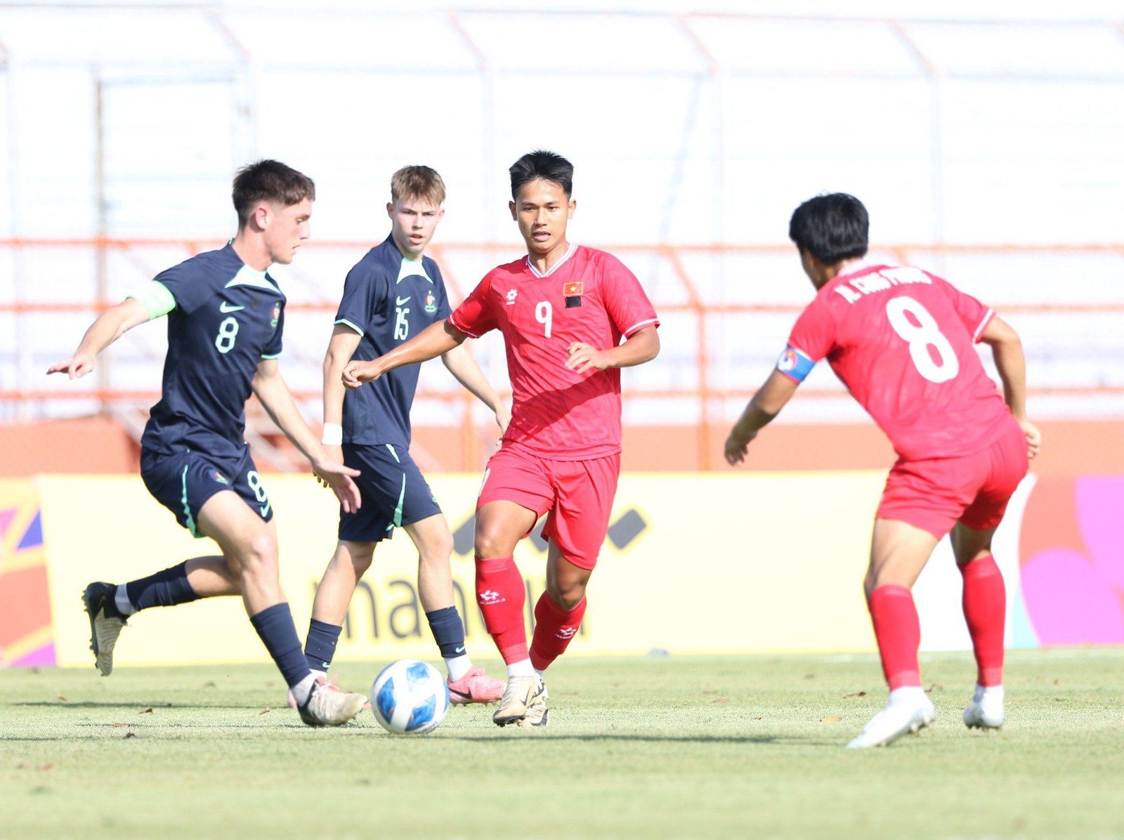 Kết quả U19 Việt Nam vs U19 Australia: Quang Dũng lại lập siêu phẩm, U19 Việt Nam vẫn thua đậm- Ảnh 3.