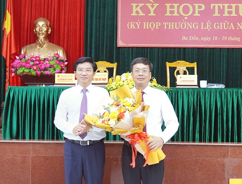 Quảng Bình: Thị xã Ba Đồn có tân Chủ tịch sau 2 tháng ông Đoàn Minh Thọ xin nghỉ hưu sớm 4 năm- Ảnh 1. Quảng Bình: Thị xã Ba Đồn có tân Chủ tịch sau 2 tháng ông Đoàn Minh Thọ xin nghỉ hưu sớm 4 năm- Ảnh 1.