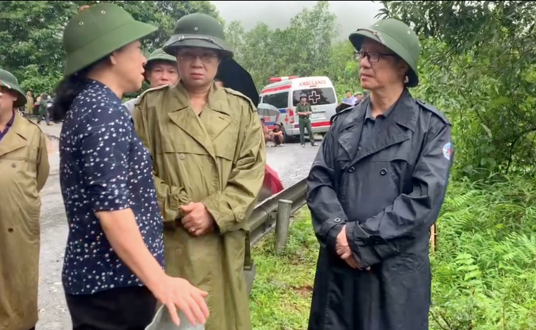 Phó Bí thư Thường trực Tỉnh uỷ Hà Giang yêu cầu chạy đua với thời gian để cứu nạn vụ sạt lở đất- Ảnh 1.