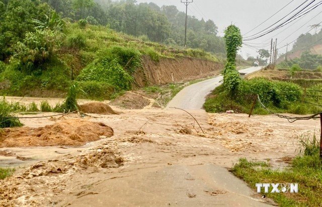 HOT: Nắng nóng ở miền Bắc lên đến 40 độ C trong 3 ngày nữa trước khi bước vào đợt mưa lớn kéo dài - Ảnh 2.