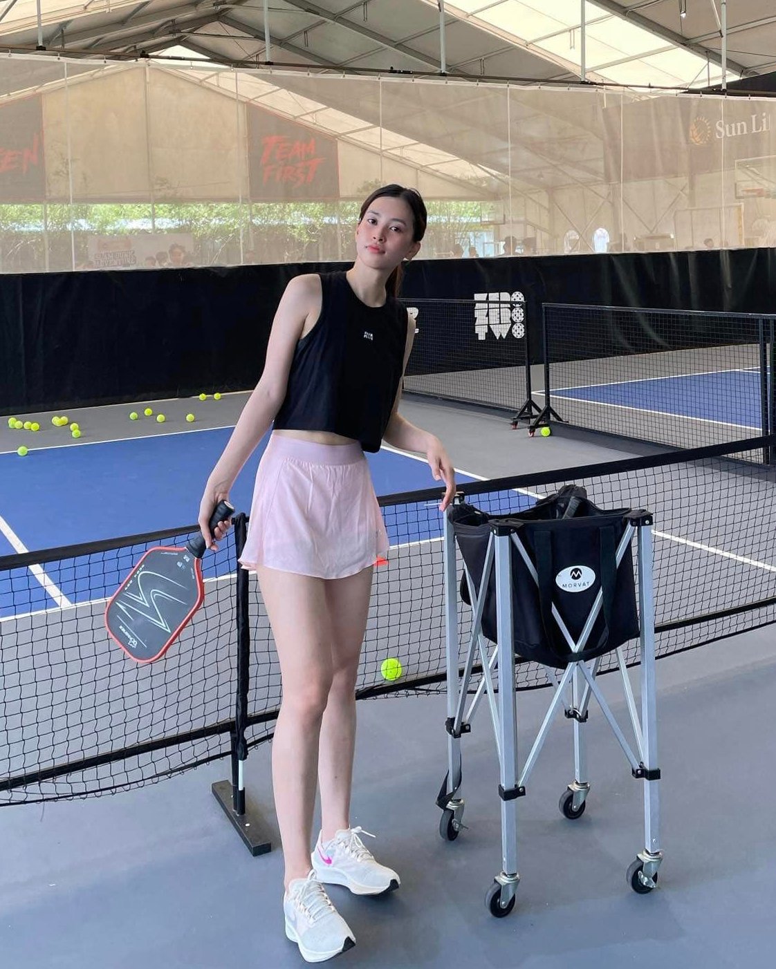 Sao nữ Việt diện váy ngắn chơi pickleball - Ảnh 7.