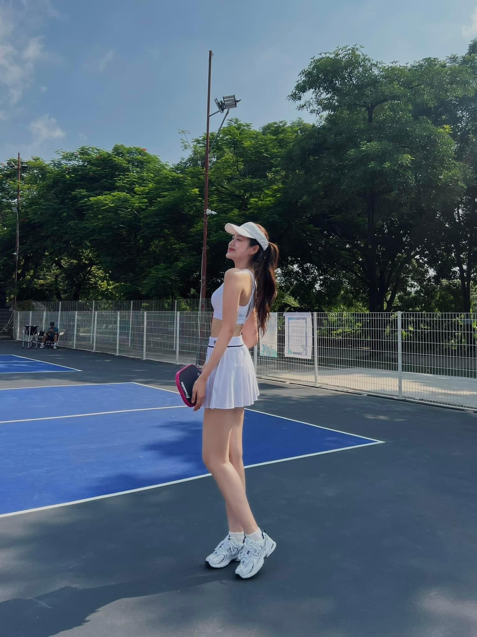 Sao nữ Việt diện váy ngắn chơi pickleball - Ảnh 6.