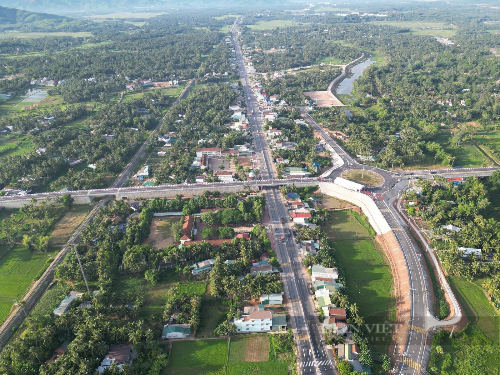 Mê mẩn tuyến đường 7km trị giá gần 800 tỷ đồng đi xuyên rặng dừa, vừa khánh thành tại Bình Định- Ảnh 7.