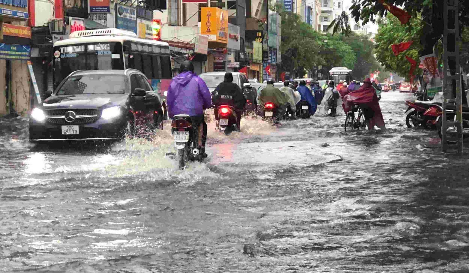 Chuyên gia khí tượng: Nguyên nhân của đợt mưa lớn ở khu vực Bắc Bộ lần này, đã có kỷ lục được thiết lập - Ảnh 1.