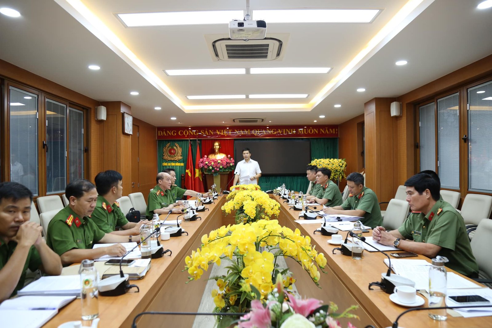 Giám đốc Công an tỉnh Đồng Nai chỉ đạo xử lý tài xế xe tải nghi cố tình cán chết người sau va chạm- Ảnh 1.