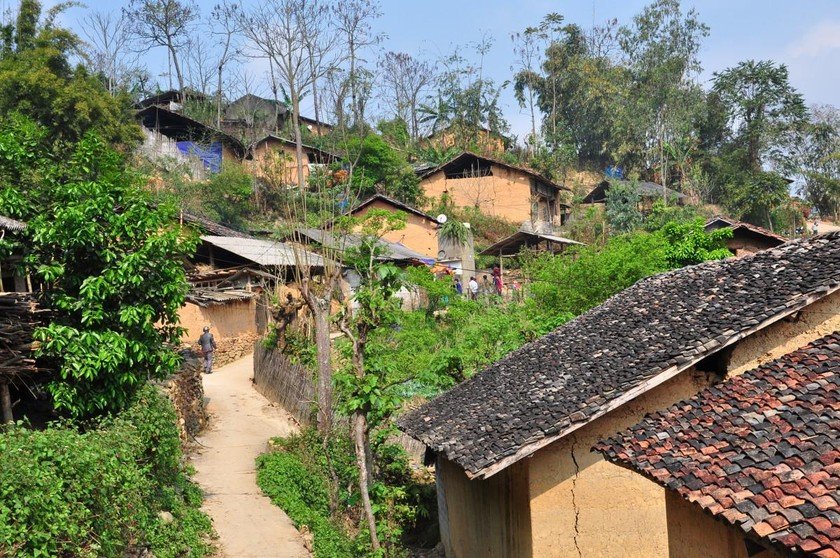 Làng cổ đẹp mê ly ở Hà Giang, tên làng còn đẹp hơn, có nhà cổ cả trăm năm, người ta đang lên xem- Ảnh 1.