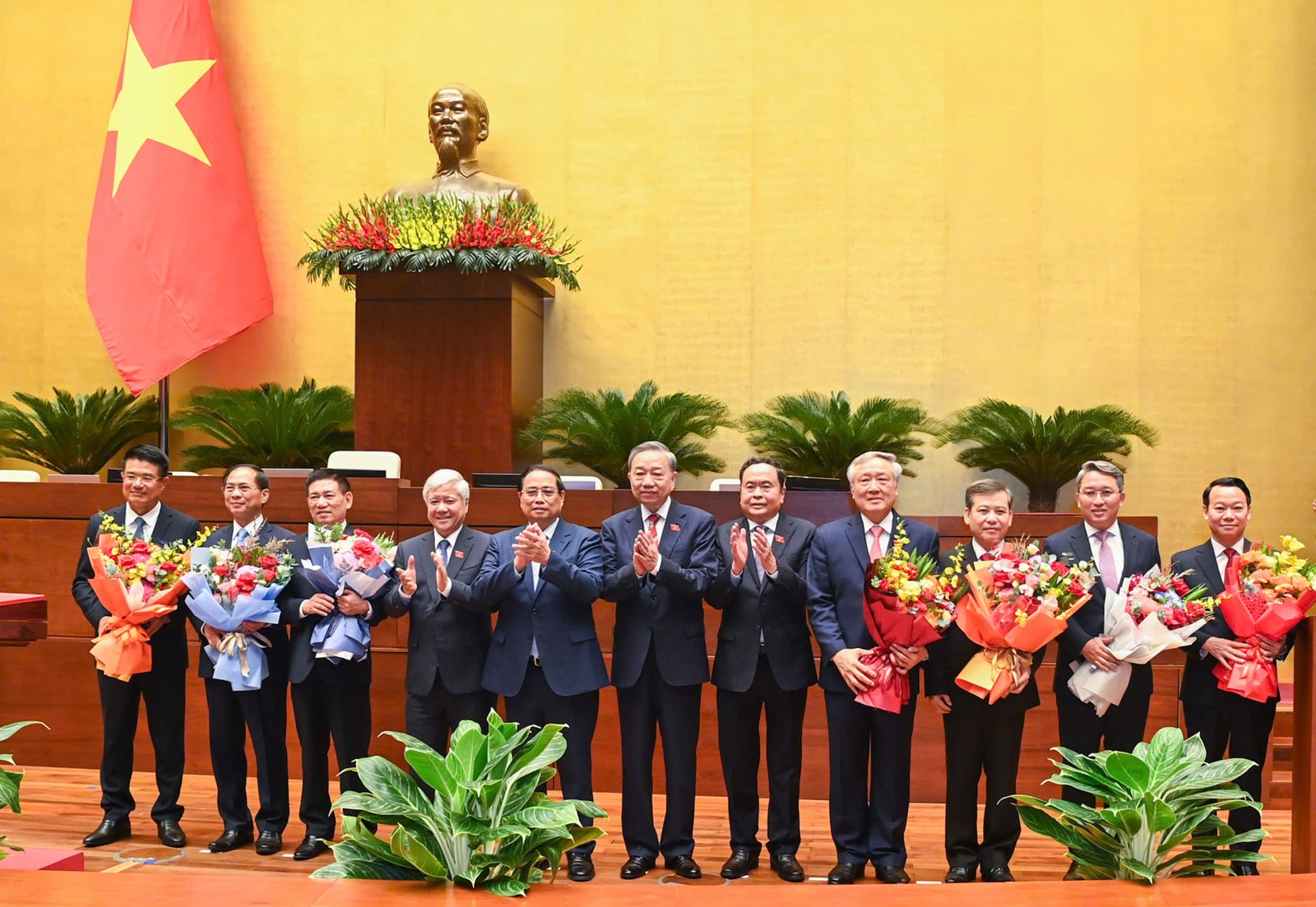 Phê chuẩn bổ nhiệm, miễn nhiệm nhiều cán bộ cấp cao Trung ương và địa phương- Ảnh 1.