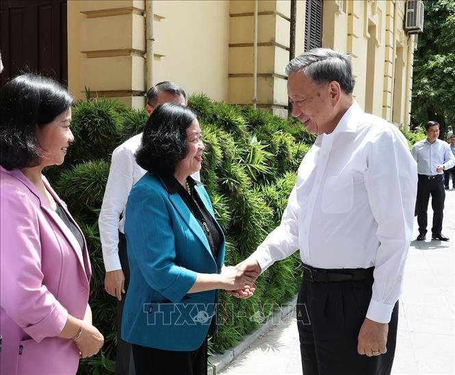 Tổng Bí thư, Chủ tịch nước Tô Lâm thăm và làm việc với Ban Thường vụ Thành ủy Hà Nội - Ảnh 1.