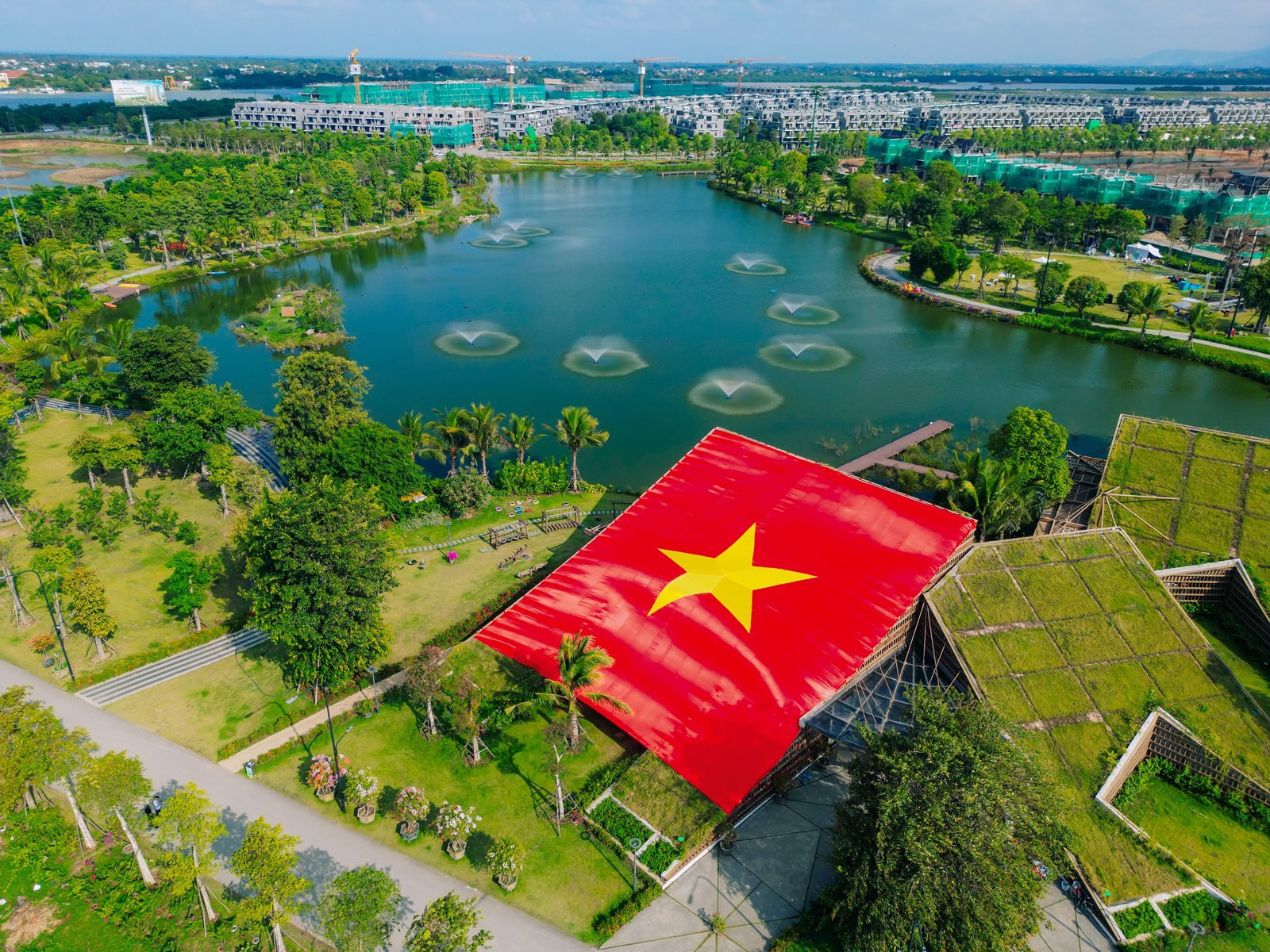 Đại công viên xanh Eco Central Park thu hút hơn 20 nghìn du khách dịp nghỉ lễ 2/9 - Ảnh 4.