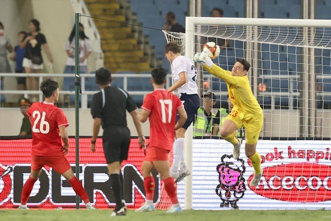 Kết quả ĐT Việt Nam vs Nga: HLV Kim Sang-sik đang 