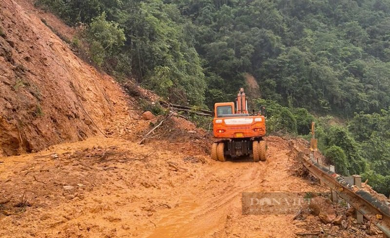 Mưa liên tục kéo dài, nhiều tuyến đường tại Điện Biên bị sạt lở nghiêm trọng   - Ảnh 2.