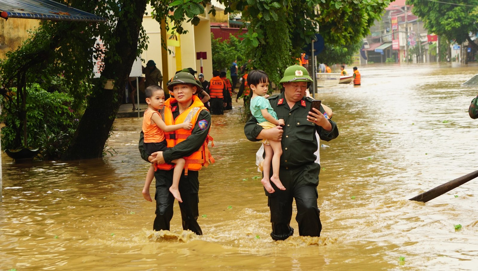 Em nhỏ kể lại phút giây thoát chết do rơi xuống nước sâu - Ảnh 14.