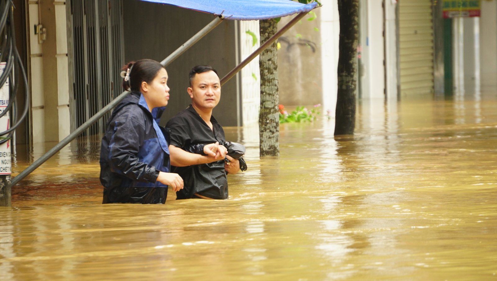 Em nhỏ kể lại phút giây thoát chết do rơi xuống nước sâu - Ảnh 17.