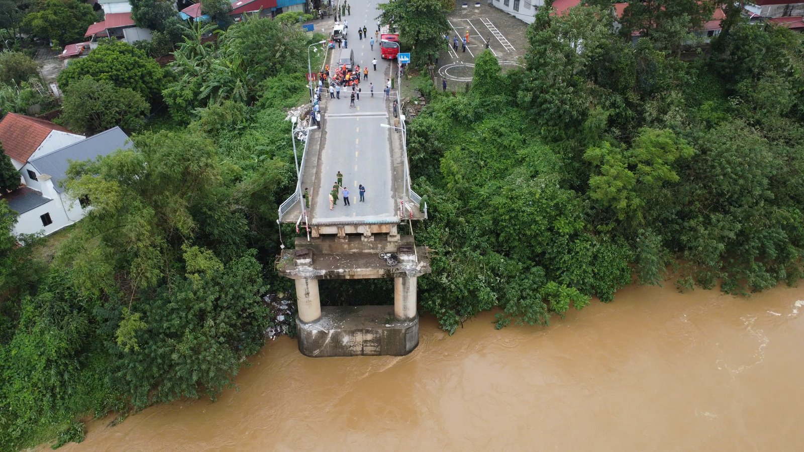 Sau sập cầu Phong Châu, phương tiện lưu thông thế nào khi cấm cầu Trung Hà nối Phú Thọ - Hà Nội?  - Ảnh 2.