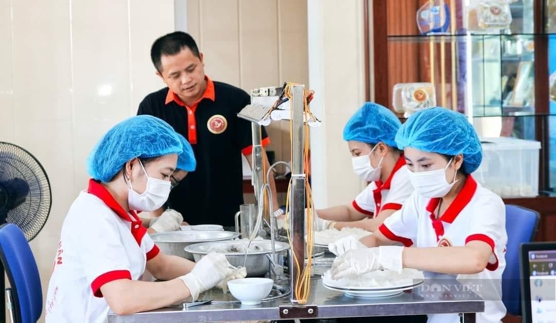 Quốc kỳ Việt Nam - Lòng yêu nước hiện diện trong mỗi người con đất Việt - Ảnh 39.