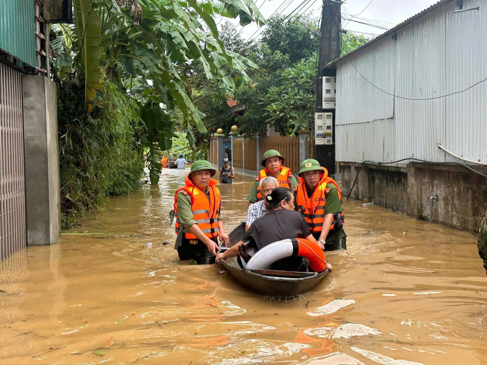 Phú Thọ: Ước tính thiệt hại do bão số 3 hơn 100 tỷ đồng  - Ảnh 1.