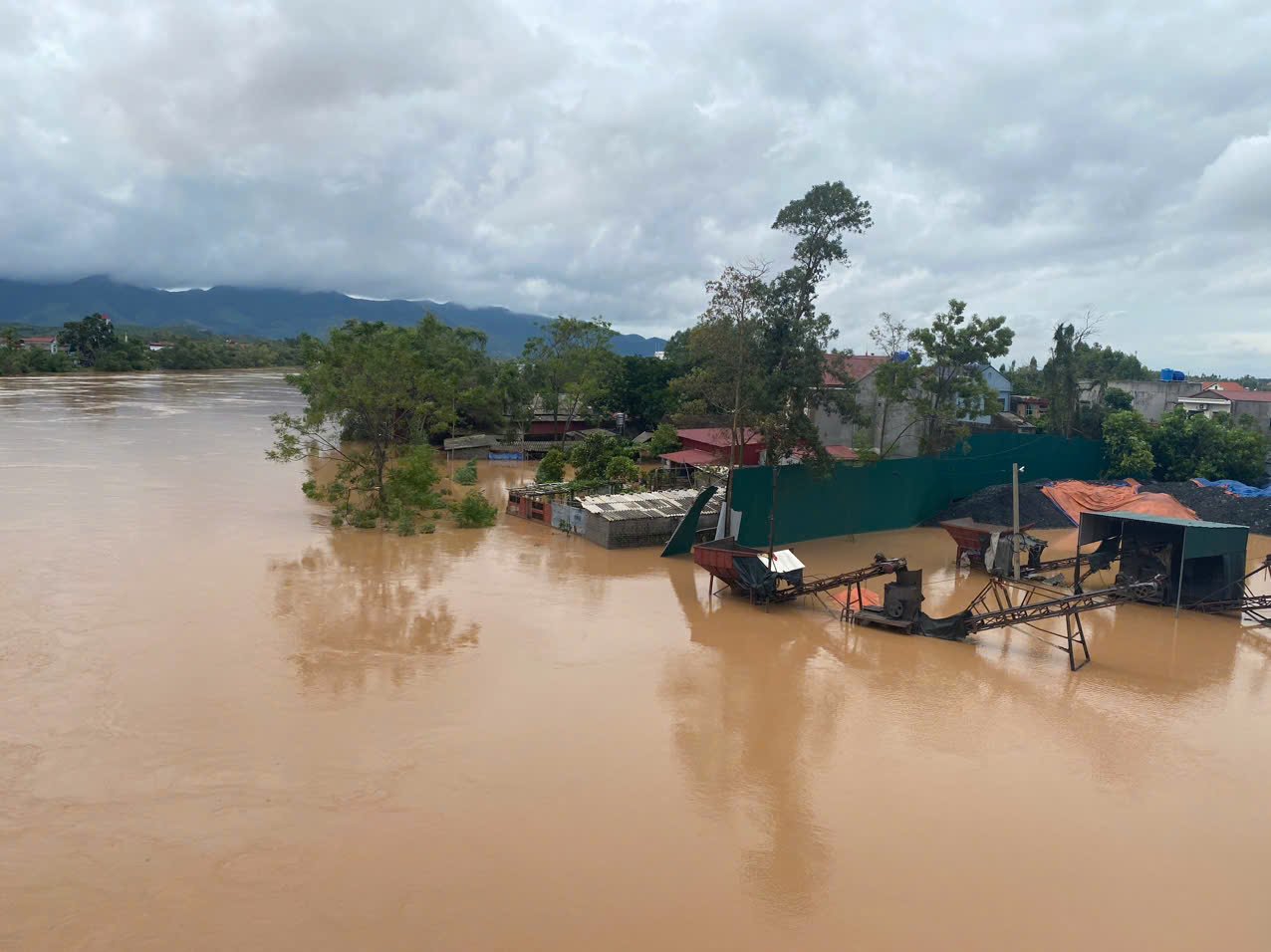 Thủ tướng Chính phủ ra công điện về việc tập trung khắc phục hậu quả bão số 3 và mưa lũ sau bão - Ảnh 1.