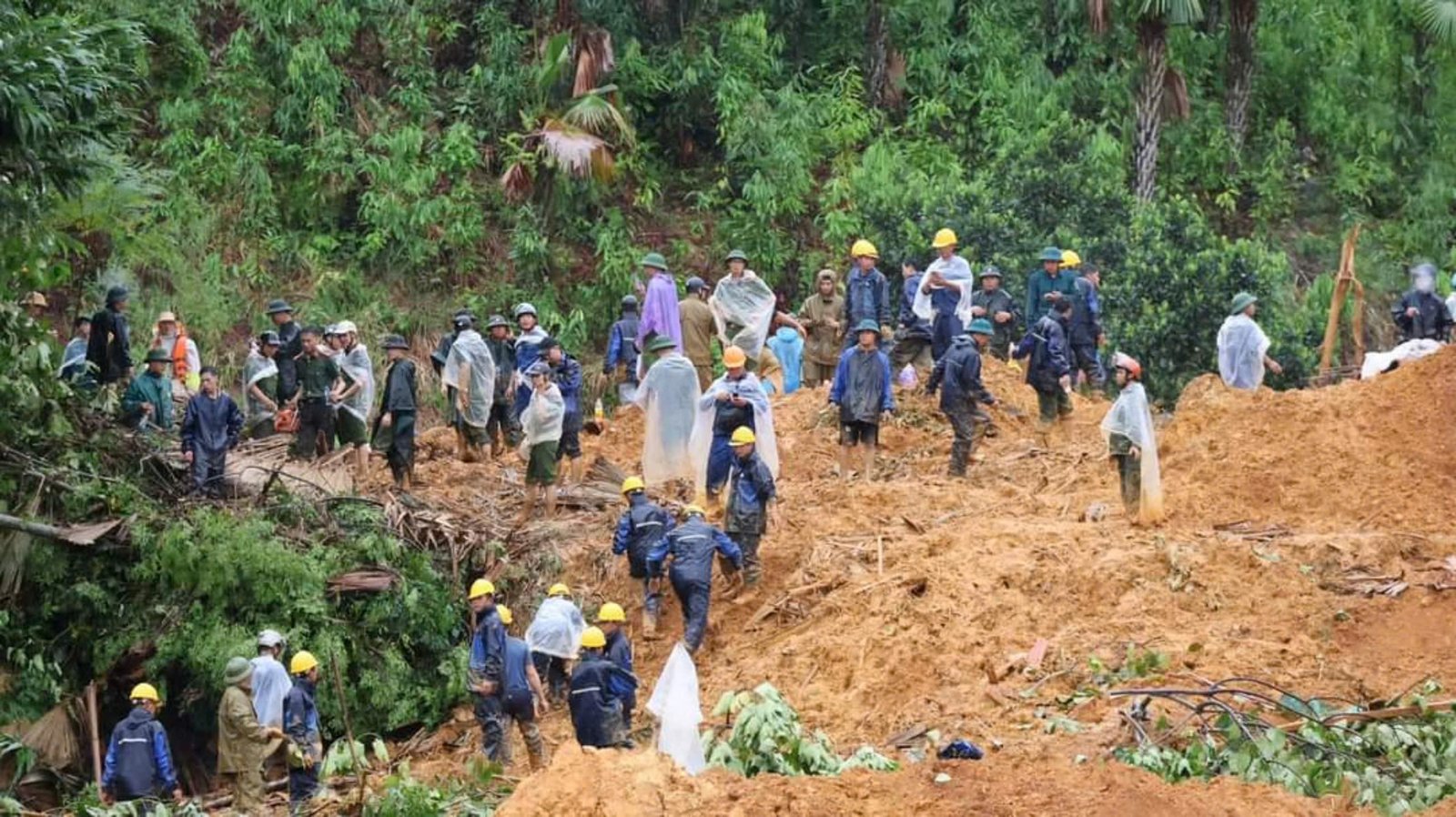 Tìm thấy 6 thi thể nạn nhân vụ sạt lở đất ở Yên Bái - Ảnh 1.