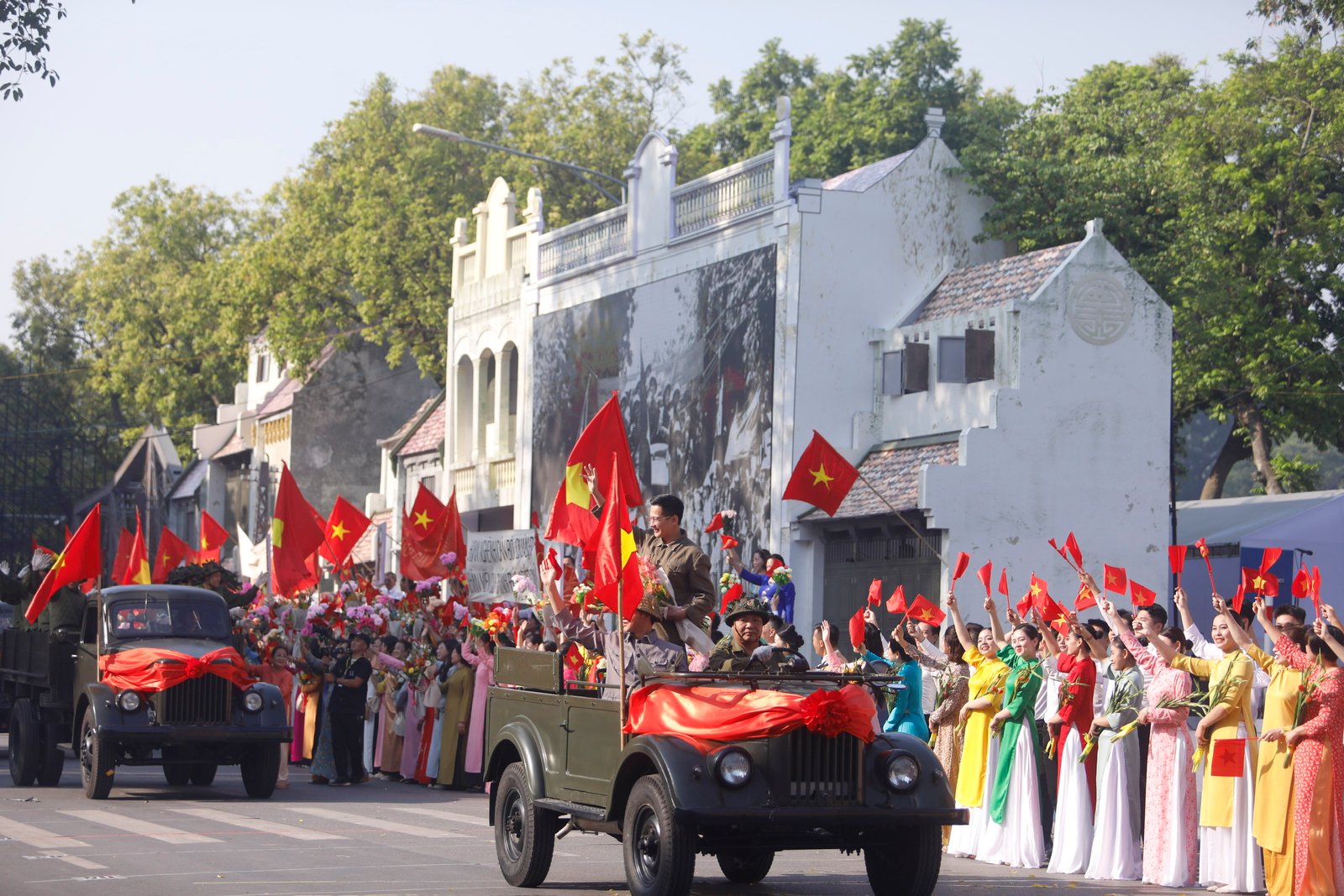 Nhà văn Nguyễn Ngọc Tiến: Hà Nội sống khổ nhưng... đáng sống!- Ảnh 8.