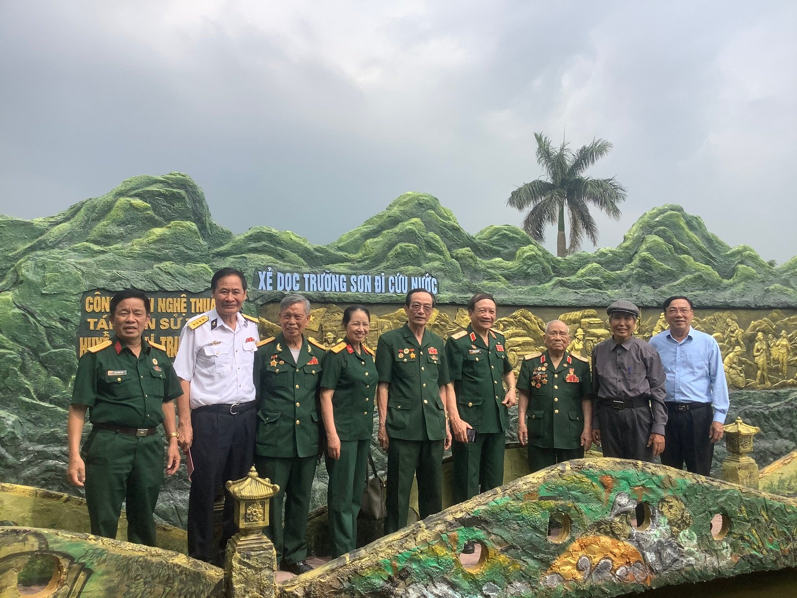 Anh hùng Lao động, Nhà văn Minh Chuyên: Sẵn sàng chết để bảo vệ lẽ phải cho nhân vật của mình - Ảnh 11.